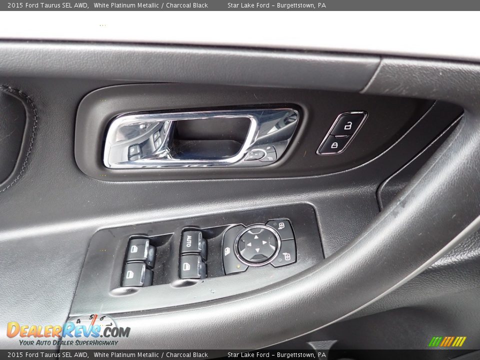 Door Panel of 2015 Ford Taurus SEL AWD Photo #14