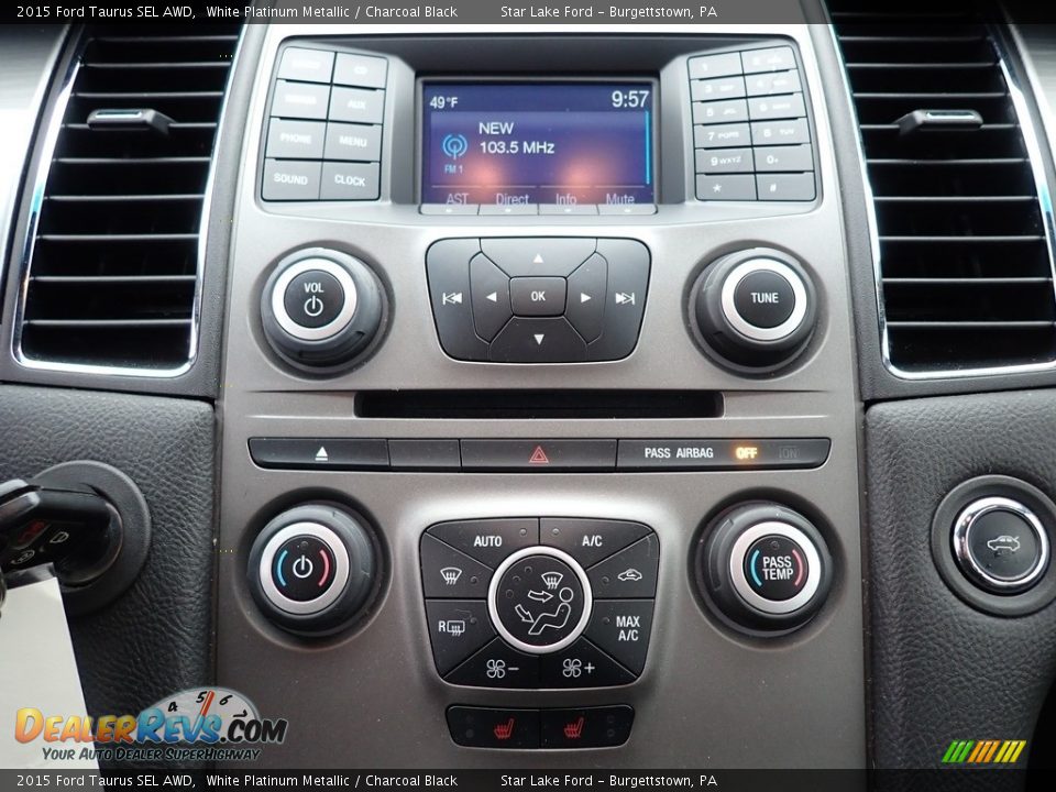 Controls of 2015 Ford Taurus SEL AWD Photo #19