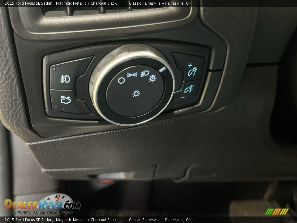 2015 Ford Focus SE Sedan Magnetic Metallic / Charcoal Black Photo #16