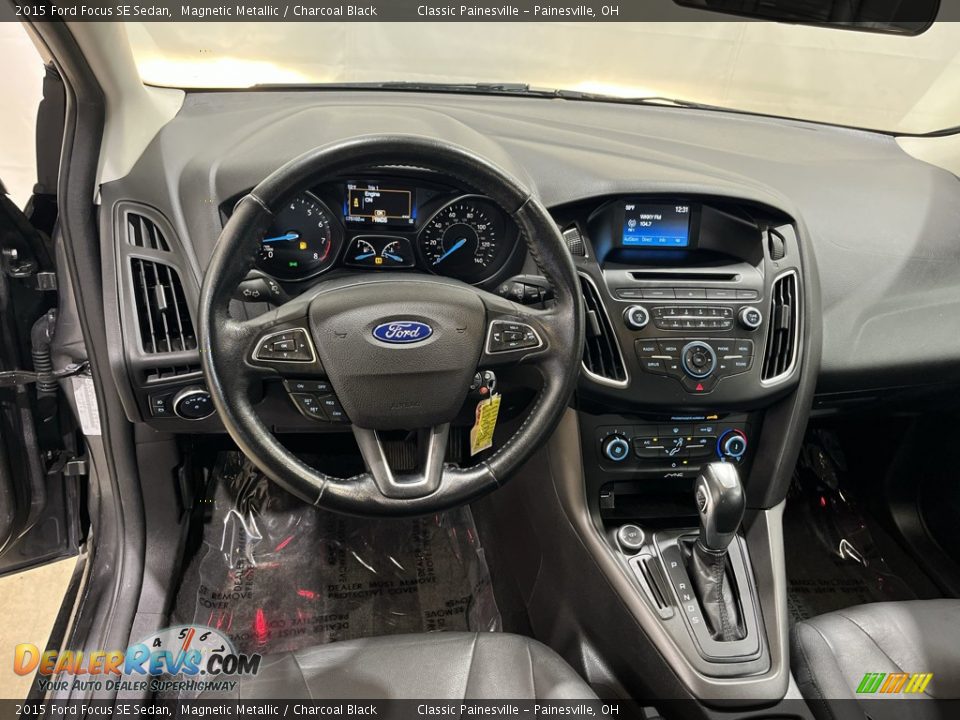 2015 Ford Focus SE Sedan Magnetic Metallic / Charcoal Black Photo #19