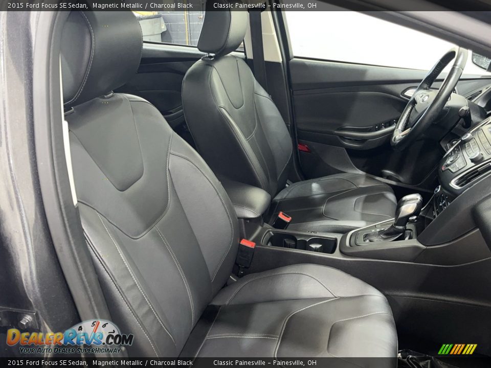 2015 Ford Focus SE Sedan Magnetic Metallic / Charcoal Black Photo #25