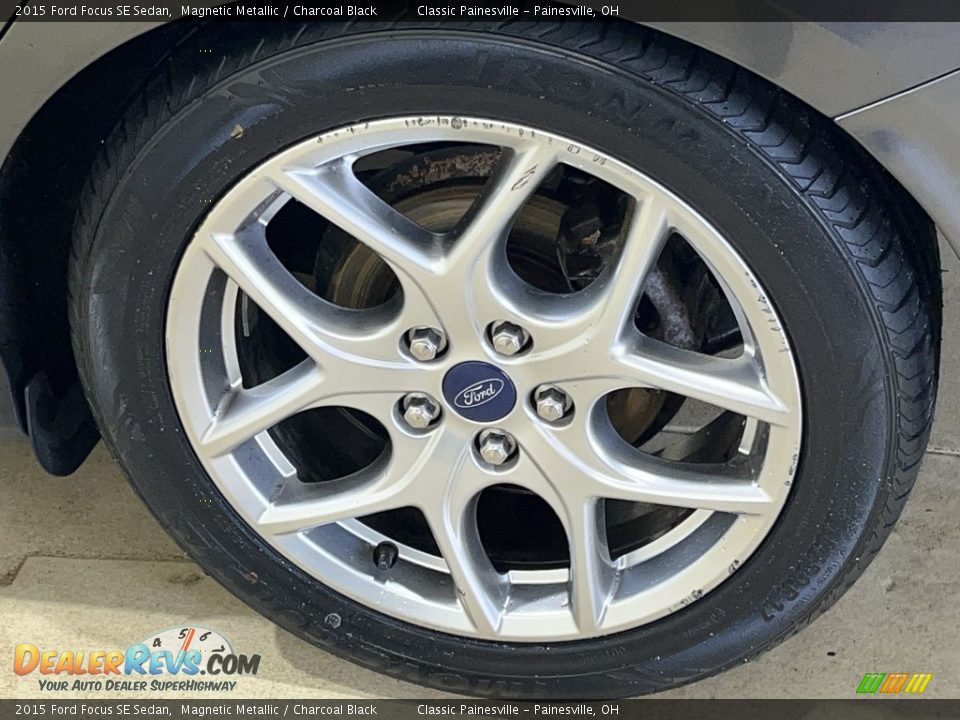 2015 Ford Focus SE Sedan Magnetic Metallic / Charcoal Black Photo #30