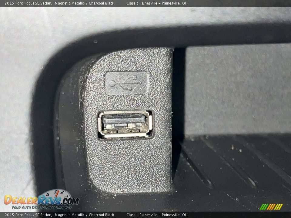 2015 Ford Focus SE Sedan Magnetic Metallic / Charcoal Black Photo #32