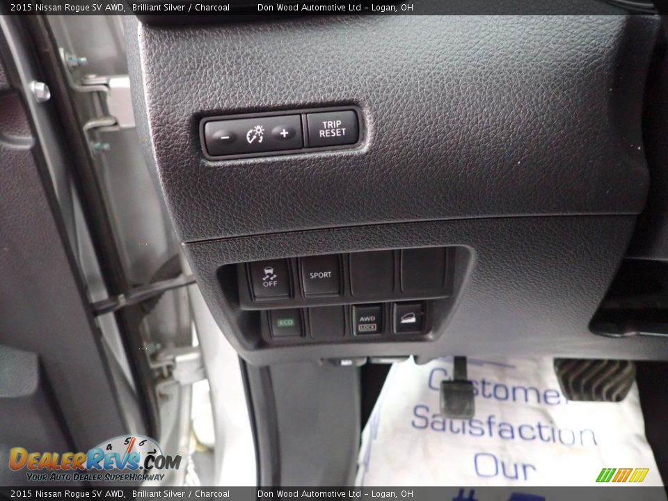 2015 Nissan Rogue SV AWD Brilliant Silver / Charcoal Photo #18