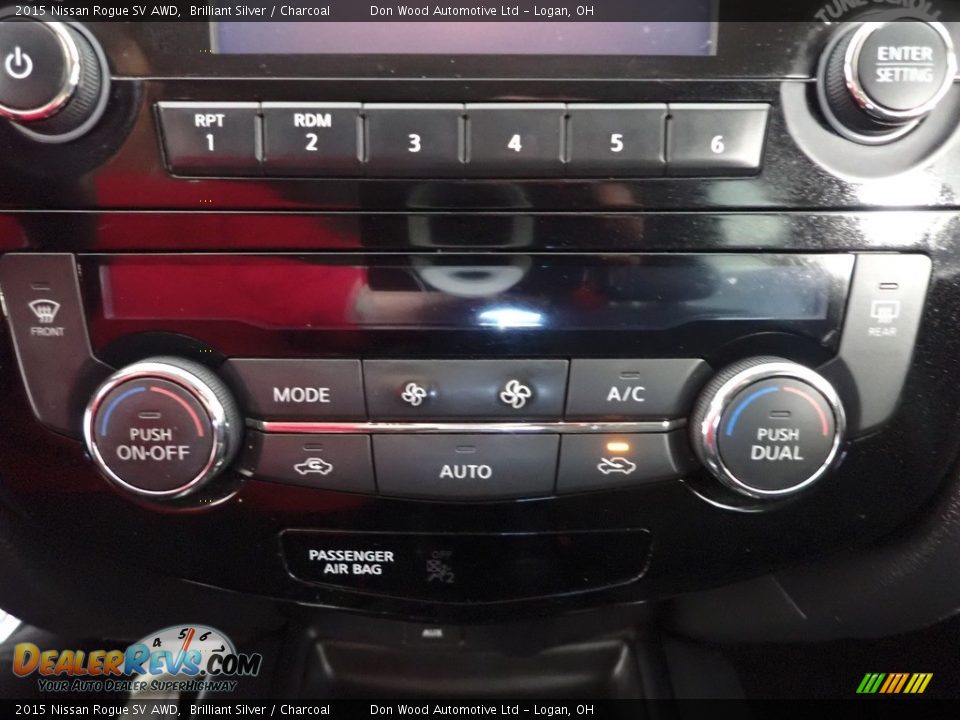 2015 Nissan Rogue SV AWD Brilliant Silver / Charcoal Photo #22