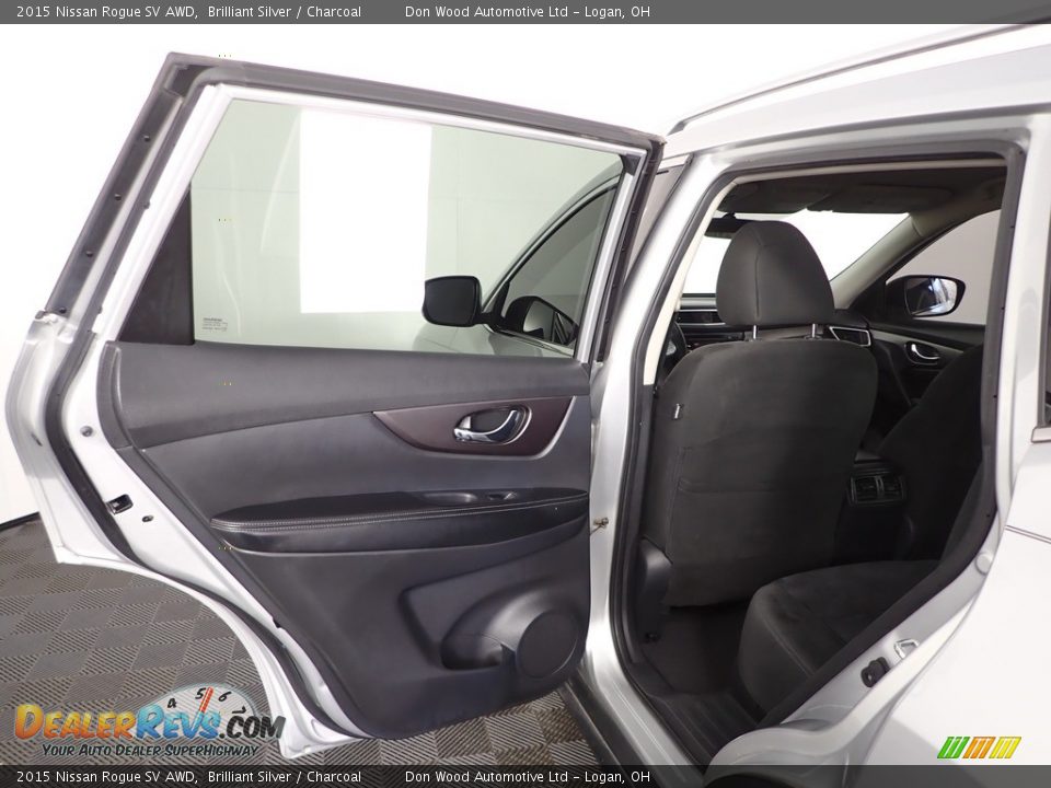 2015 Nissan Rogue SV AWD Brilliant Silver / Charcoal Photo #25