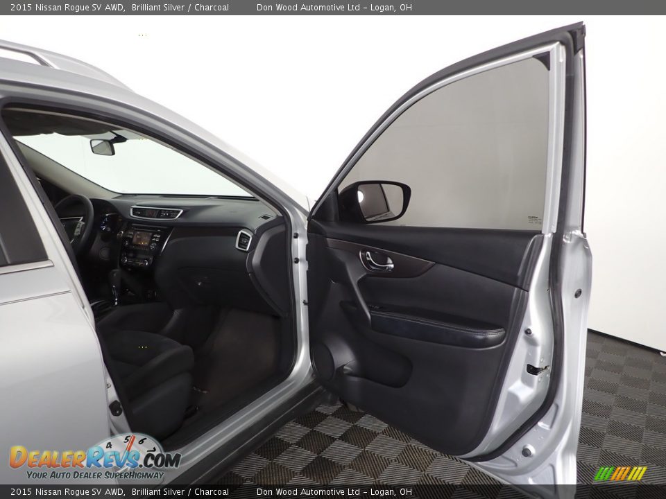 2015 Nissan Rogue SV AWD Brilliant Silver / Charcoal Photo #28