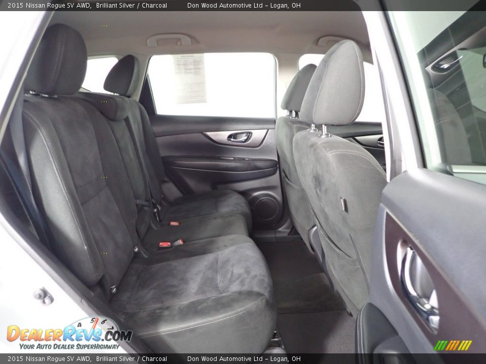 2015 Nissan Rogue SV AWD Brilliant Silver / Charcoal Photo #31