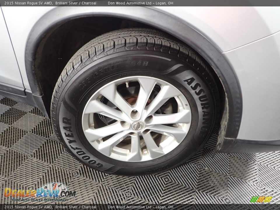 2015 Nissan Rogue SV AWD Brilliant Silver / Charcoal Photo #32