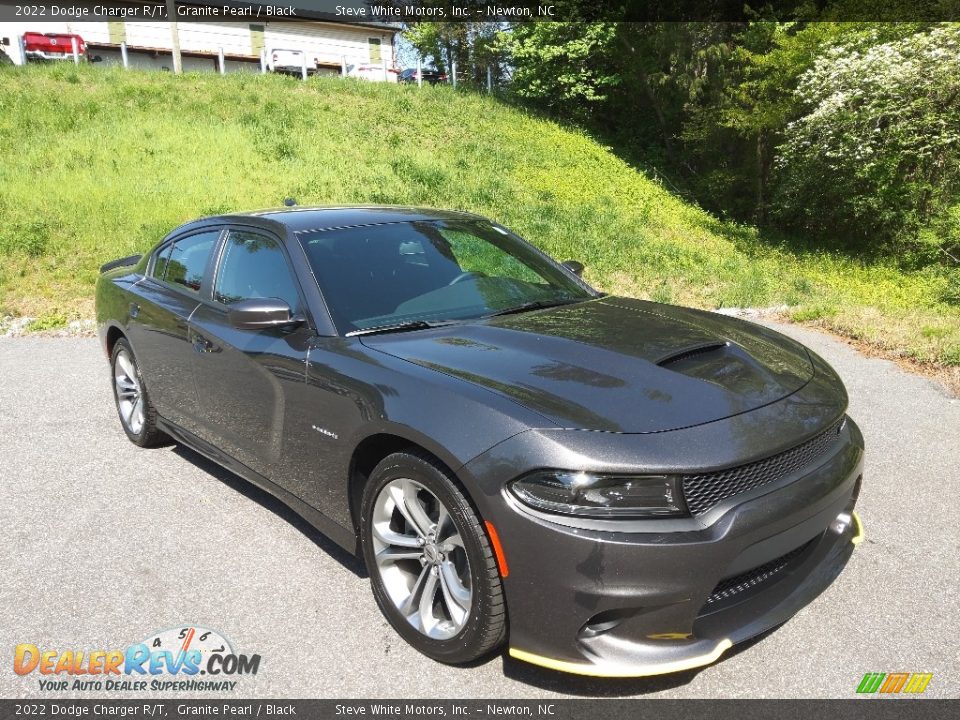 Front 3/4 View of 2022 Dodge Charger R/T Photo #4