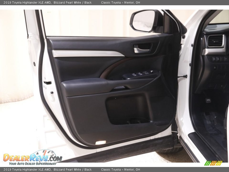 2019 Toyota Highlander XLE AWD Blizzard Pearl White / Black Photo #4
