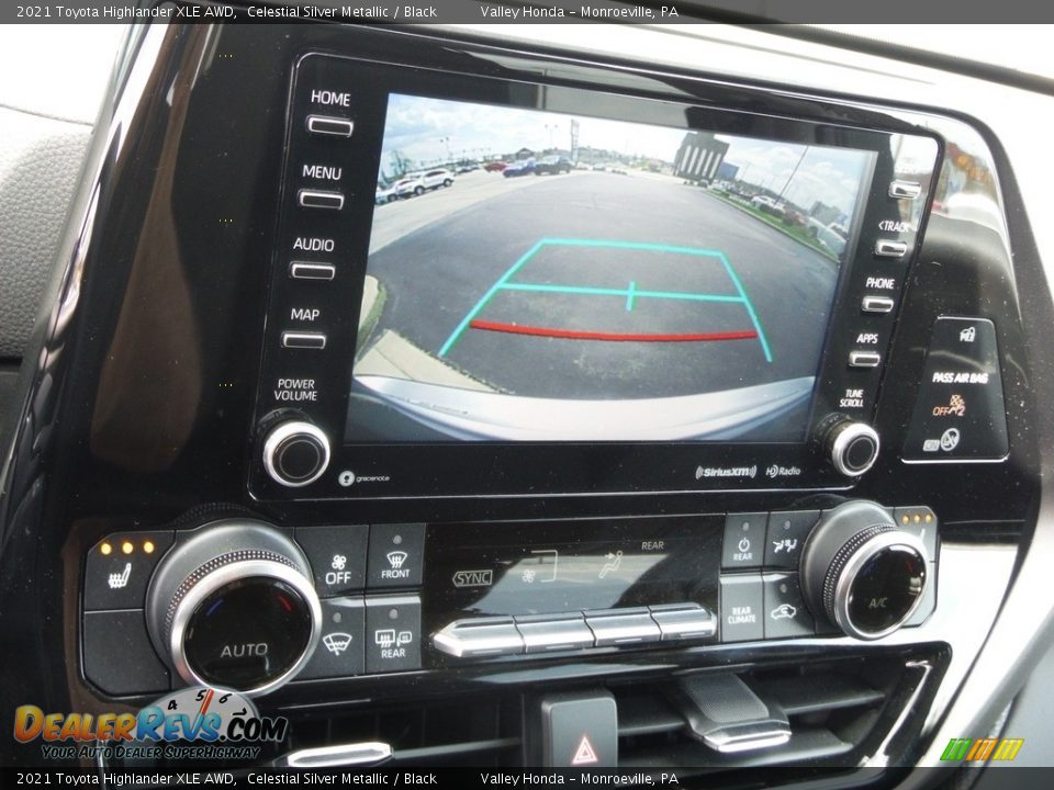 Controls of 2021 Toyota Highlander XLE AWD Photo #20