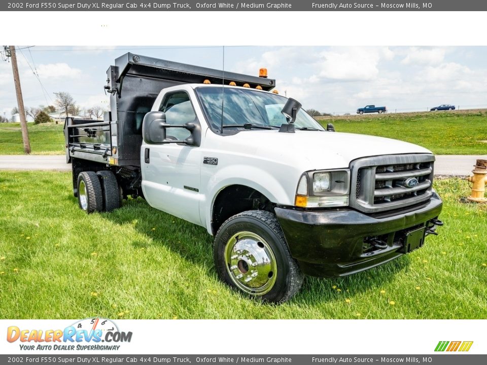 2002 Ford F550 Super Duty XL Regular Cab 4x4 Dump Truck Oxford White / Medium Graphite Photo #1