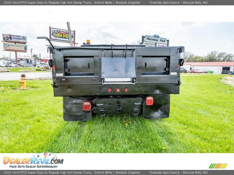 2002 Ford F550 Super Duty XL Regular Cab 4x4 Dump Truck Oxford White / Medium Graphite Photo #5