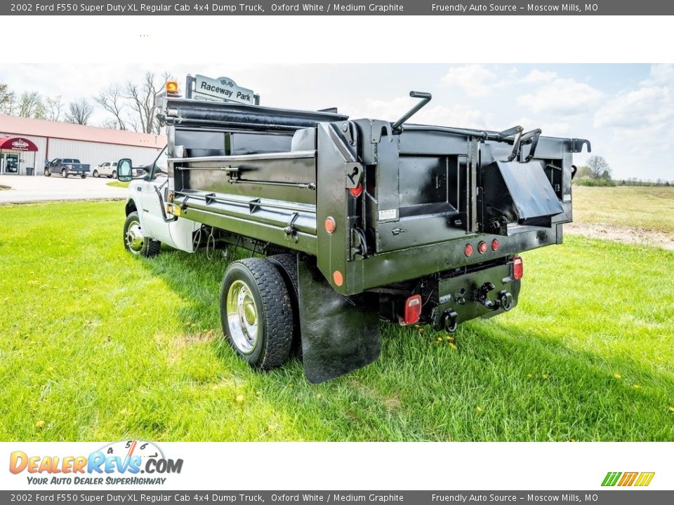 2002 Ford F550 Super Duty XL Regular Cab 4x4 Dump Truck Oxford White / Medium Graphite Photo #6