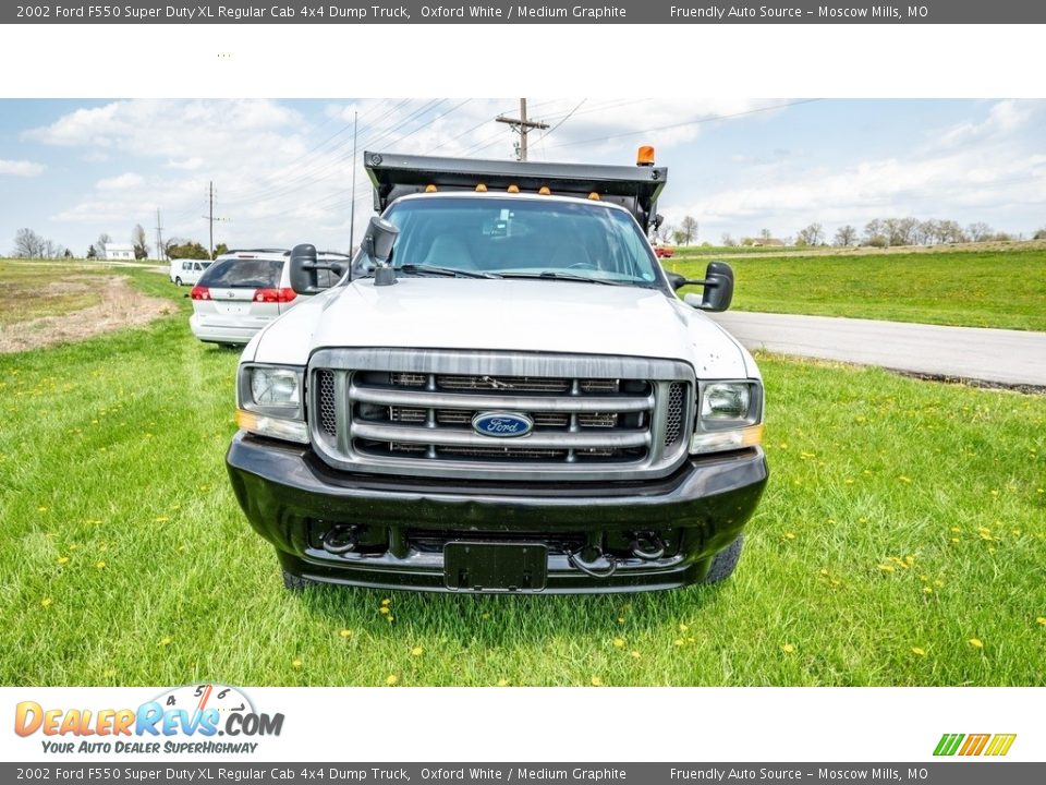 2002 Ford F550 Super Duty XL Regular Cab 4x4 Dump Truck Oxford White / Medium Graphite Photo #9