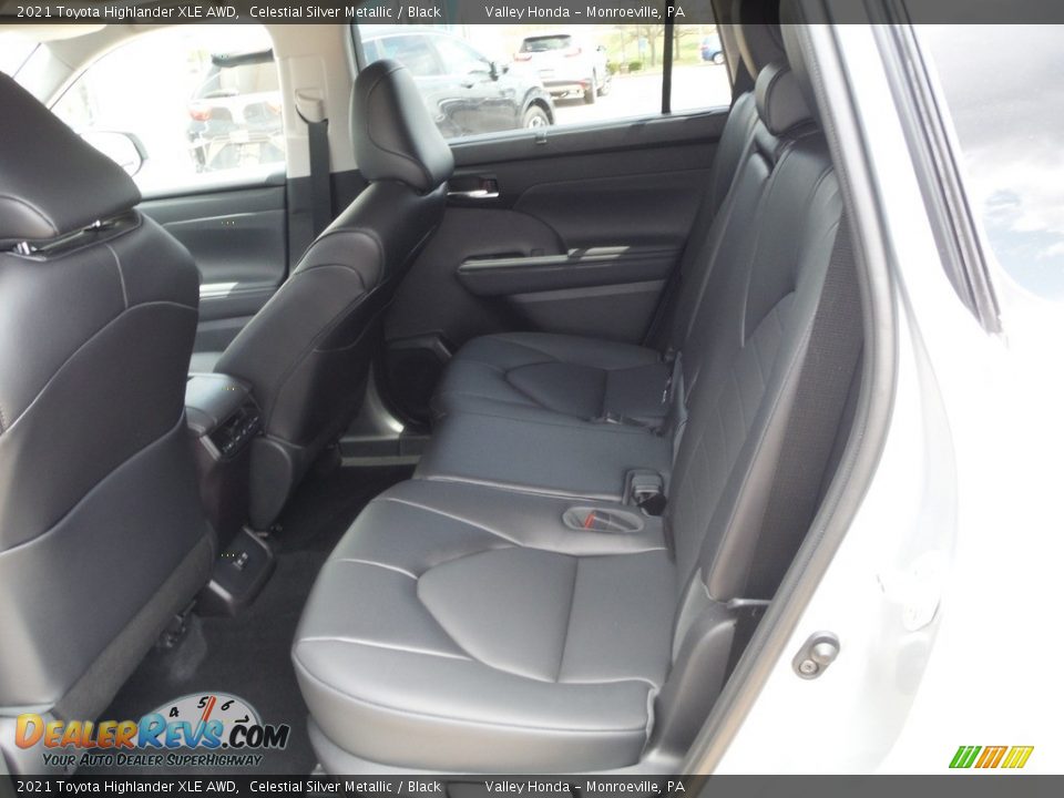 Rear Seat of 2021 Toyota Highlander XLE AWD Photo #32