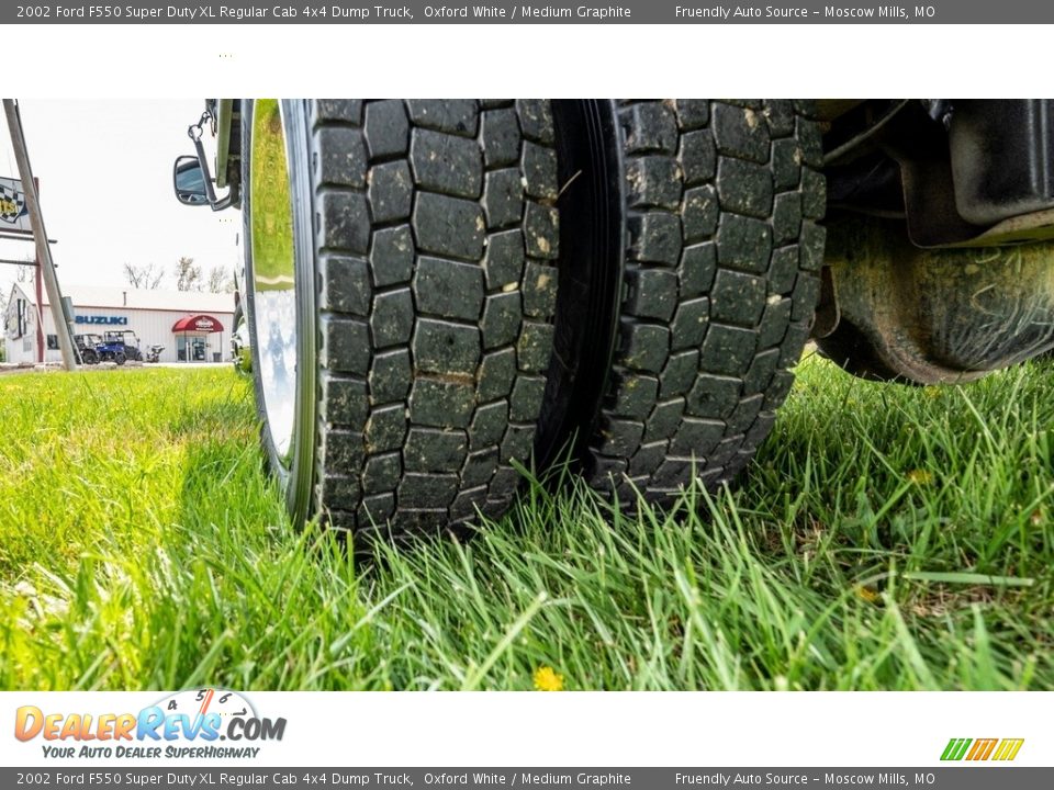 2002 Ford F550 Super Duty XL Regular Cab 4x4 Dump Truck Oxford White / Medium Graphite Photo #14