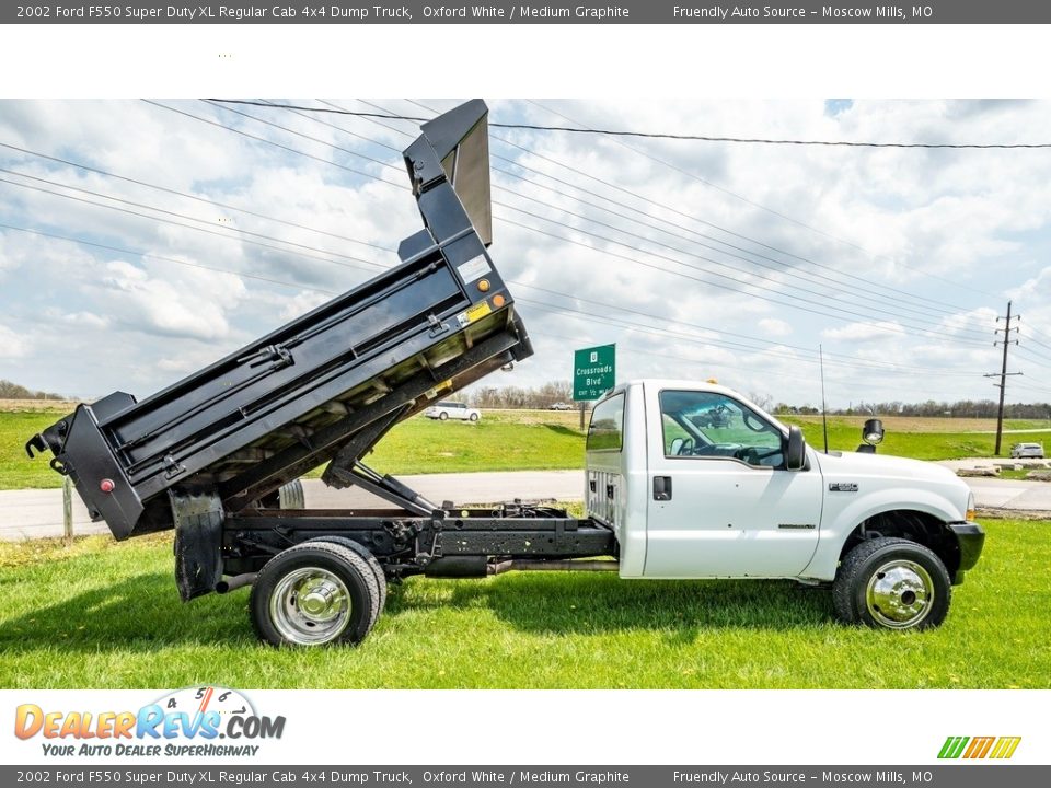 Oxford White 2002 Ford F550 Super Duty XL Regular Cab 4x4 Dump Truck Photo #28