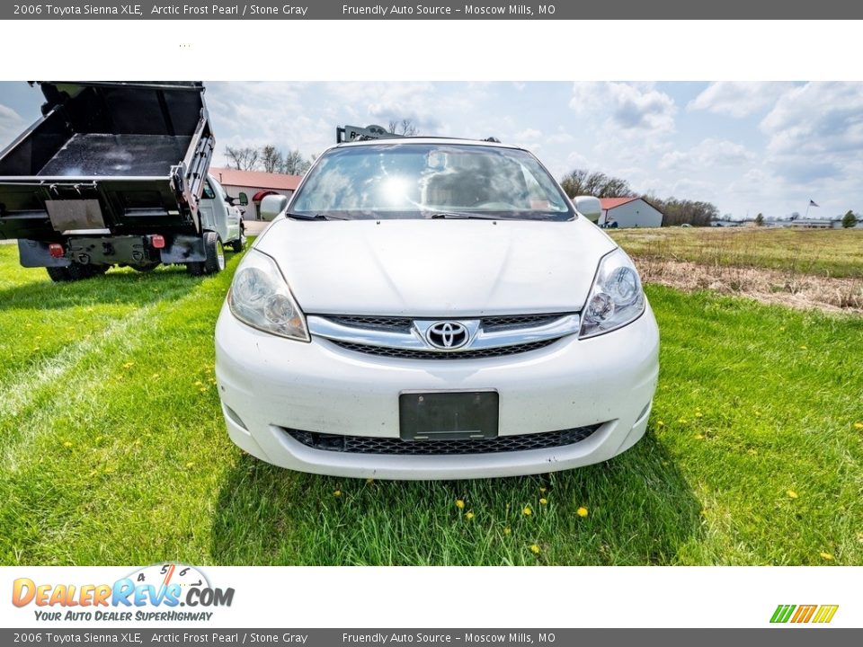 2006 Toyota Sienna XLE Arctic Frost Pearl / Stone Gray Photo #9