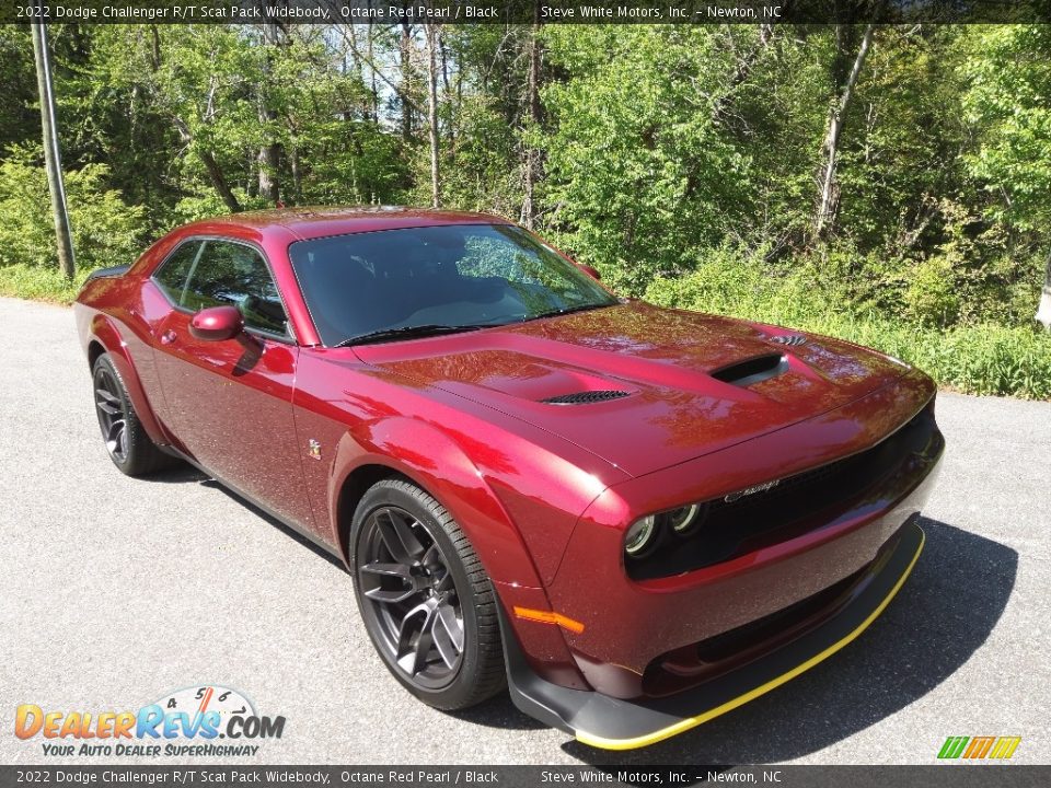 Front 3/4 View of 2022 Dodge Challenger R/T Scat Pack Widebody Photo #4