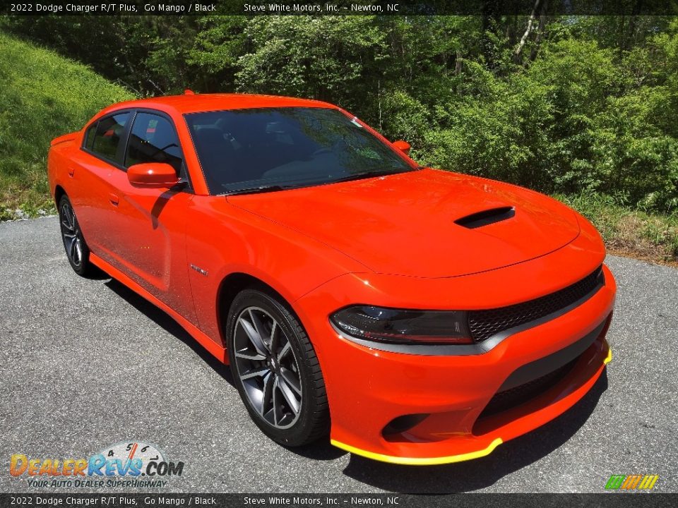 Front 3/4 View of 2022 Dodge Charger R/T Plus Photo #4