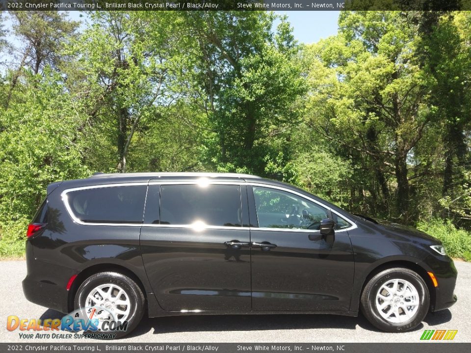 2022 Chrysler Pacifica Touring L Brilliant Black Crystal Pearl / Black/Alloy Photo #5