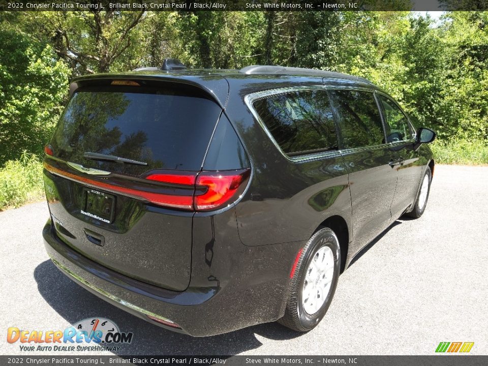 2022 Chrysler Pacifica Touring L Brilliant Black Crystal Pearl / Black/Alloy Photo #6