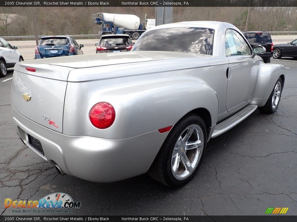 2005 Chevrolet SSR Ricochet Silver Metallic / Ebony Black Photo #7