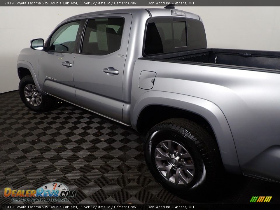 2019 Toyota Tacoma SR5 Double Cab 4x4 Silver Sky Metallic / Cement Gray Photo #17