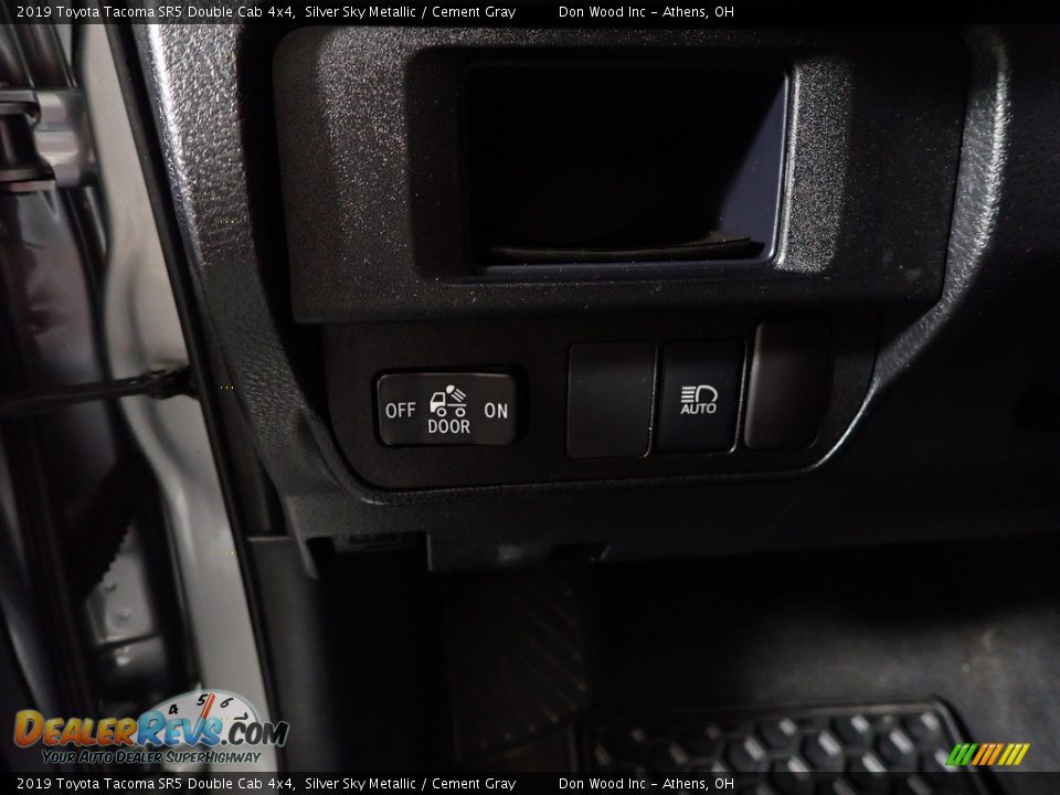 2019 Toyota Tacoma SR5 Double Cab 4x4 Silver Sky Metallic / Cement Gray Photo #30