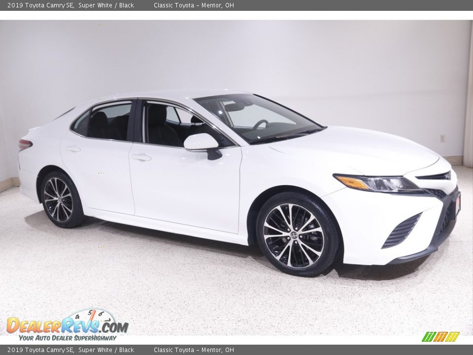 2019 Toyota Camry SE Super White / Black Photo #1