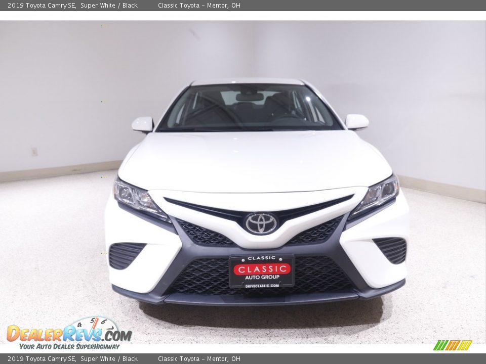 2019 Toyota Camry SE Super White / Black Photo #2