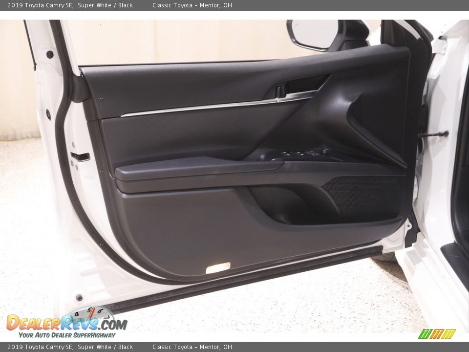 2019 Toyota Camry SE Super White / Black Photo #4