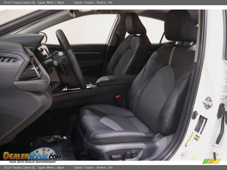 2019 Toyota Camry SE Super White / Black Photo #5