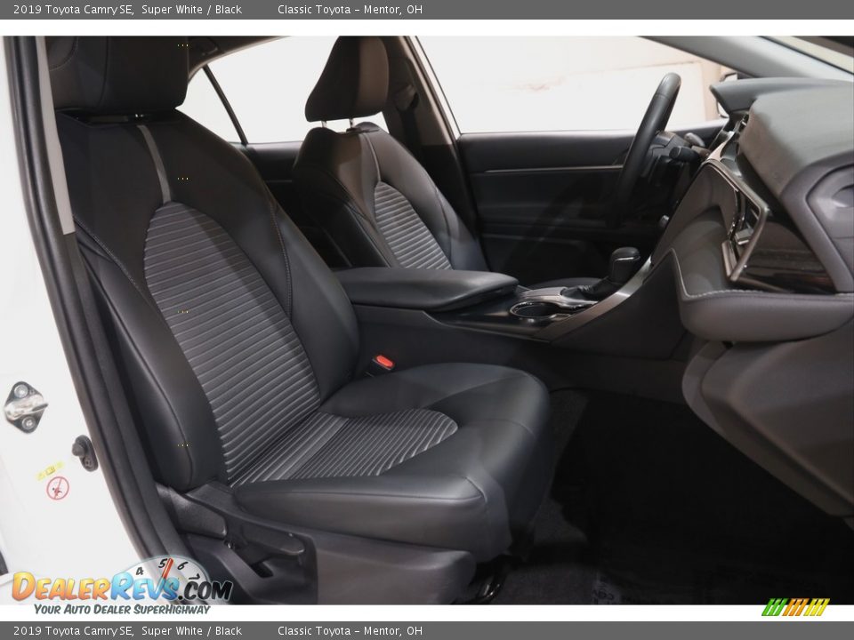 2019 Toyota Camry SE Super White / Black Photo #12