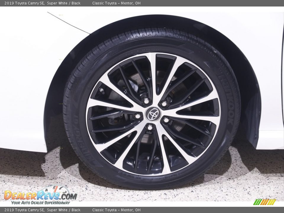 2019 Toyota Camry SE Super White / Black Photo #17