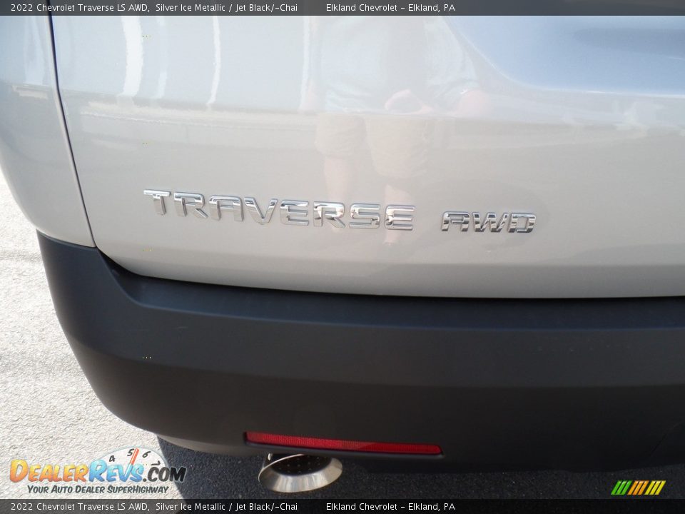 2022 Chevrolet Traverse LS AWD Silver Ice Metallic / Jet Black/­Chai Photo #13