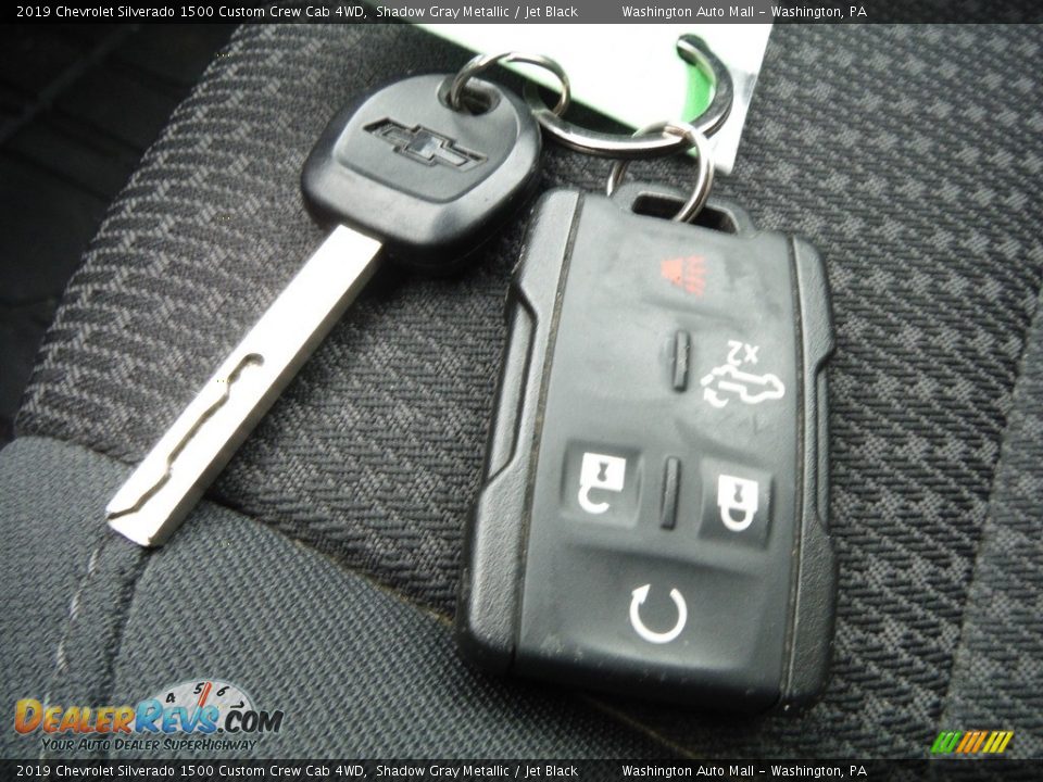 Keys of 2019 Chevrolet Silverado 1500 Custom Crew Cab 4WD Photo #26