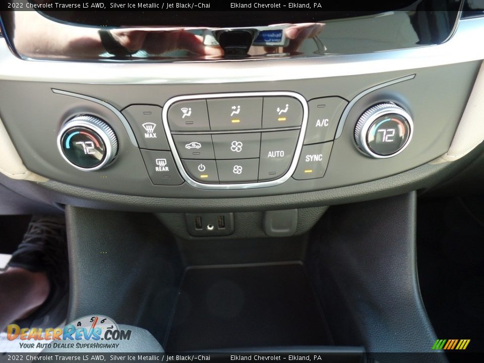 Controls of 2022 Chevrolet Traverse LS AWD Photo #28