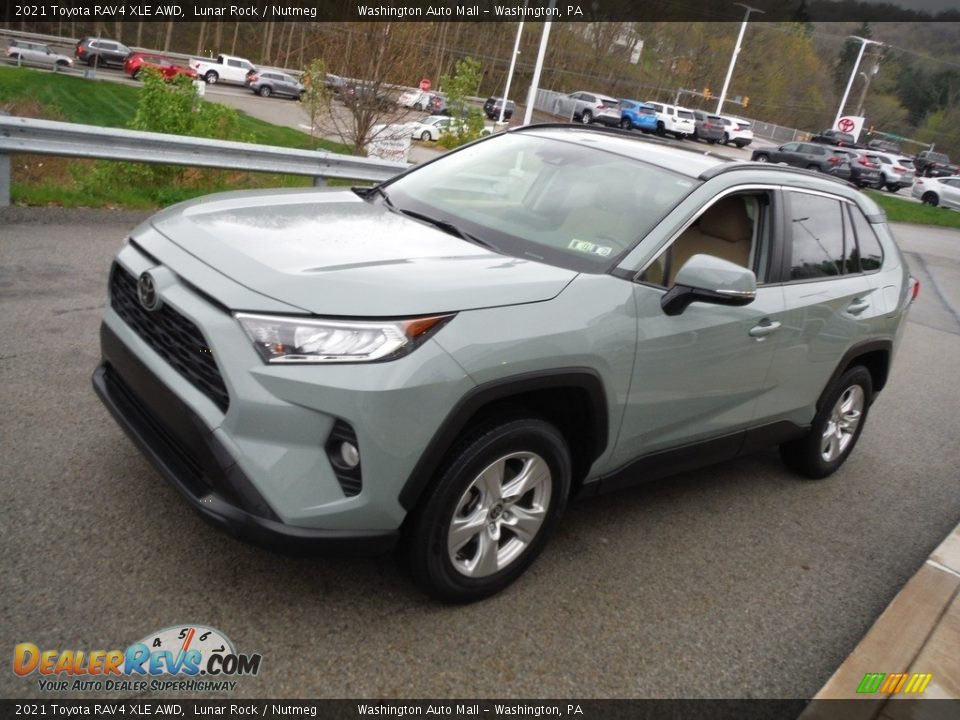 Front 3/4 View of 2021 Toyota RAV4 XLE AWD Photo #13