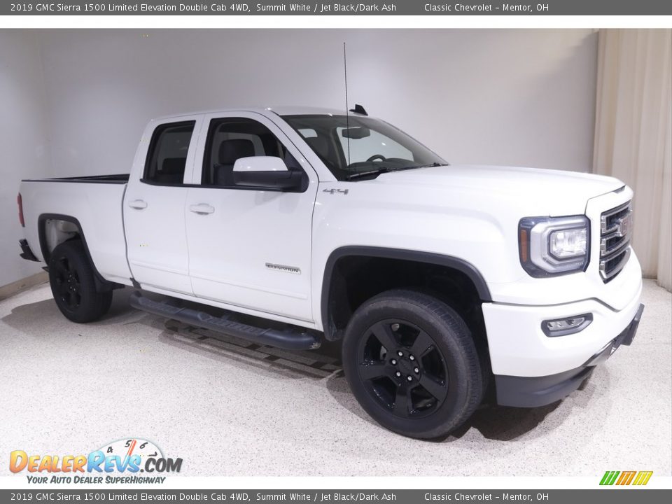 Front 3/4 View of 2019 GMC Sierra 1500 Limited Elevation Double Cab 4WD Photo #1