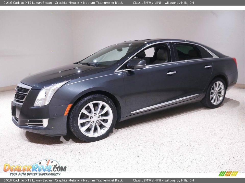 Front 3/4 View of 2016 Cadillac XTS Luxury Sedan Photo #3