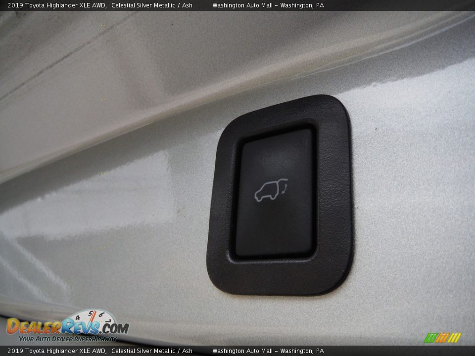 2019 Toyota Highlander XLE AWD Celestial Silver Metallic / Ash Photo #33