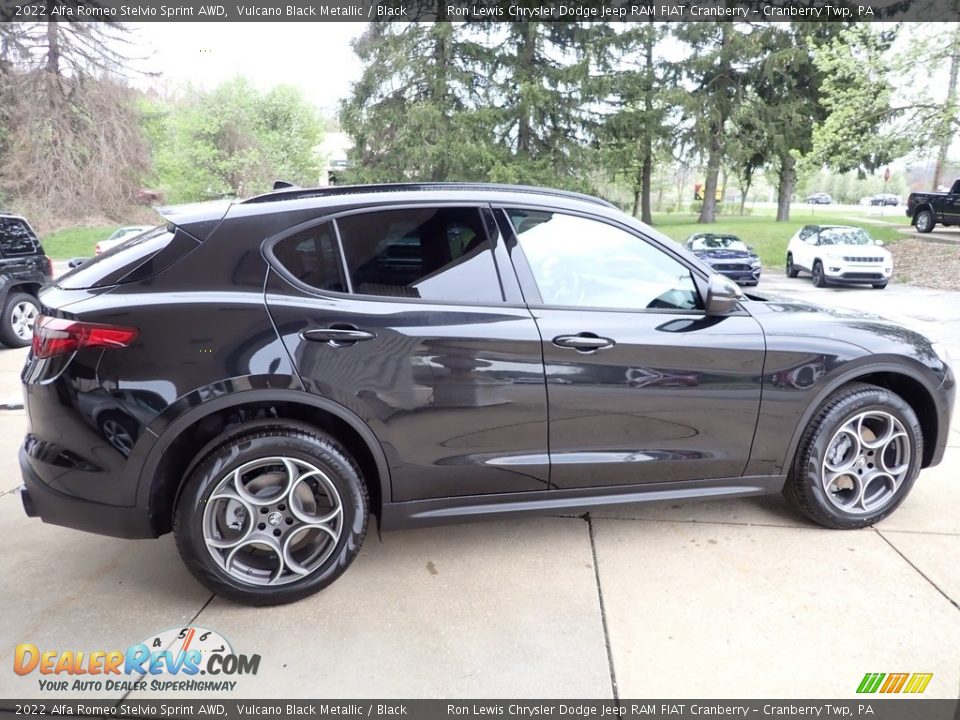 2022 Alfa Romeo Stelvio Sprint AWD Vulcano Black Metallic / Black Photo #6