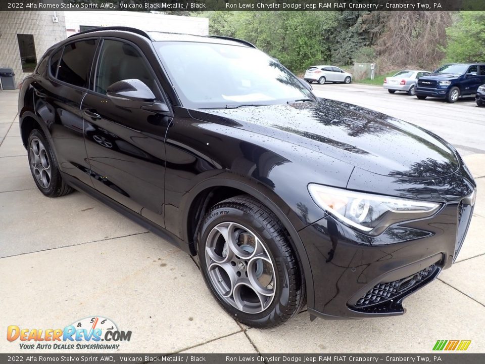 Front 3/4 View of 2022 Alfa Romeo Stelvio Sprint AWD Photo #7