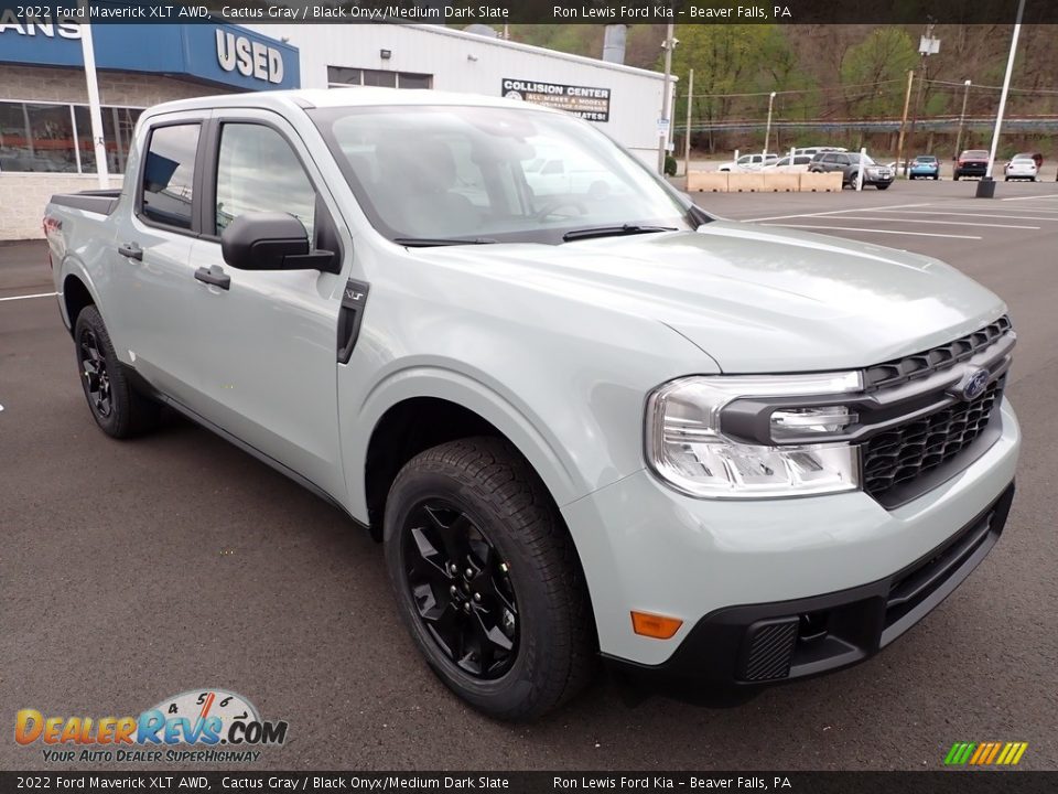Front 3/4 View of 2022 Ford Maverick XLT AWD Photo #2