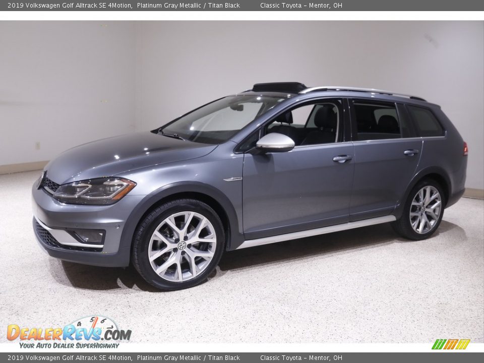 Front 3/4 View of 2019 Volkswagen Golf Alltrack SE 4Motion Photo #3