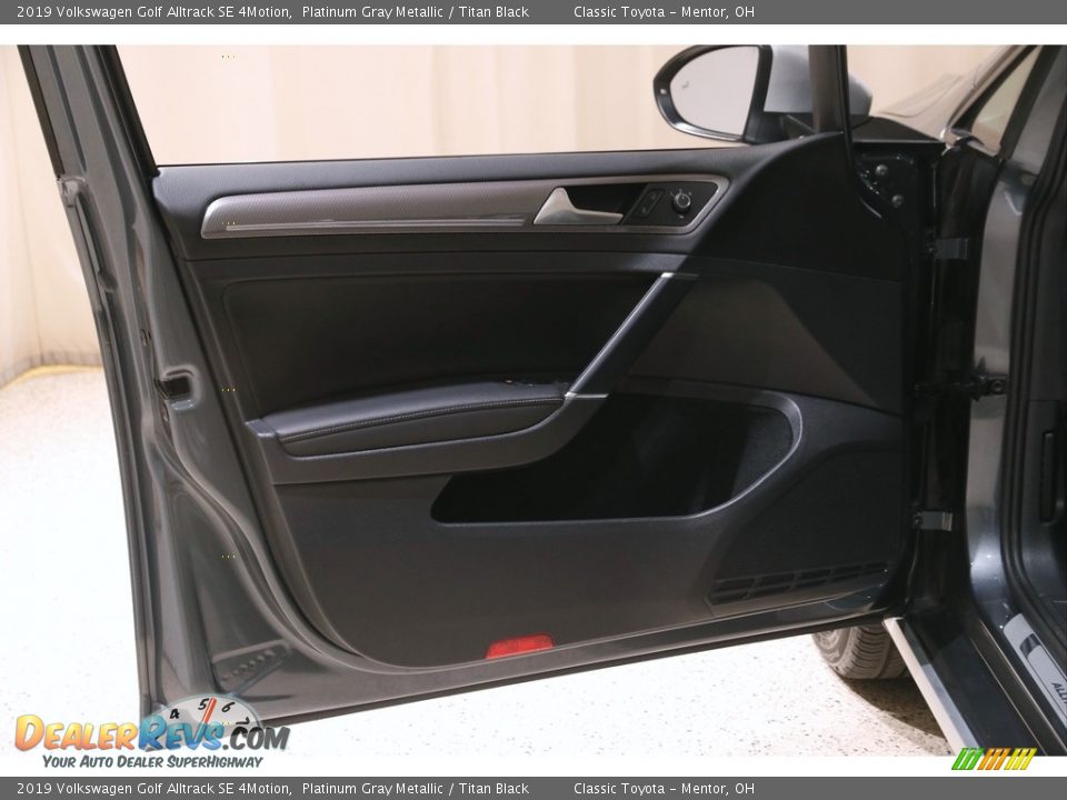 Door Panel of 2019 Volkswagen Golf Alltrack SE 4Motion Photo #4