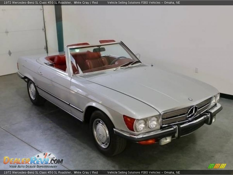Front 3/4 View of 1972 Mercedes-Benz SL Class 450 SL Roadster Photo #4